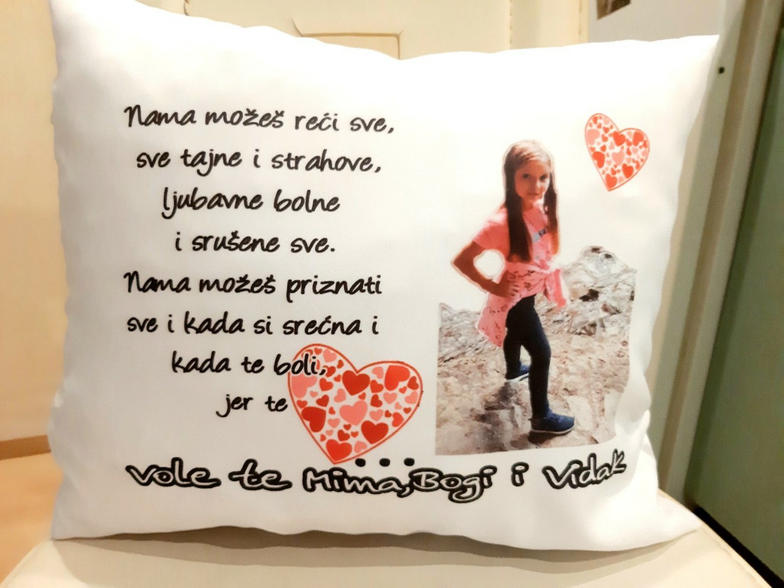 Ukrasni jastuci sa natpisom/Jastuci sa stampom po zelji/nama mozes reci sve volimo te.jpg